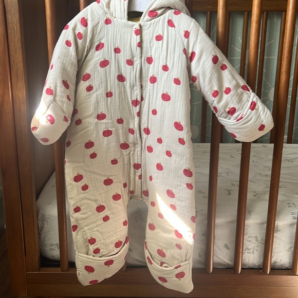 Fin and Vince Apple orchard bear suit - Picture 4 of 8